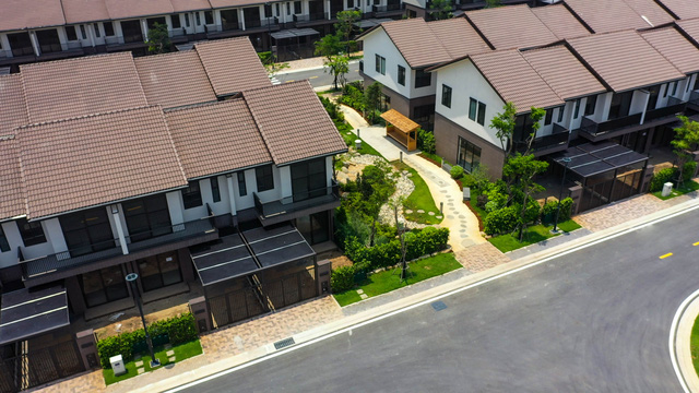 Biệt thự hạng sang của giới nhà giàu giữa lòng “thành phố vệ tinh” Sài Gòn - Ảnh 5. Biệt thự hạng sang của giới nhà giàu giữa lòng “thành phố vệ tinh” Sài Gòn - Ảnh 5.