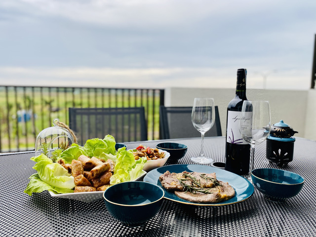 Biệt thự hạng sang của giới nhà giàu giữa lòng “thành phố vệ tinh” Sài Gòn - Ảnh 12. Biệt thự hạng sang của giới nhà giàu giữa lòng “thành phố vệ tinh” Sài Gòn - Ảnh 12.