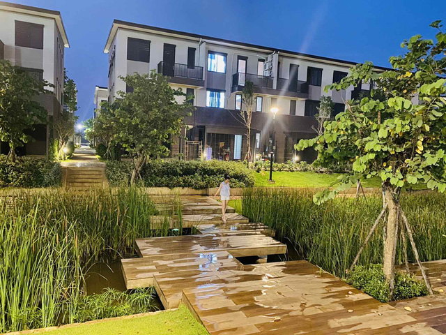 Biệt thự hạng sang của giới nhà giàu giữa lòng “thành phố vệ tinh” Sài Gòn - Ảnh 11. Biệt thự hạng sang của giới nhà giàu giữa lòng “thành phố vệ tinh” Sài Gòn - Ảnh 11.