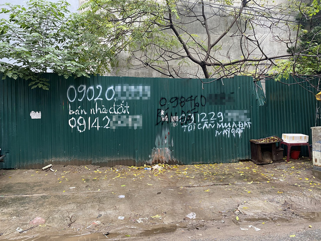 “Ngáo giá” tại phiên “chợ đất” trung tâm Hà Nội, giá trúng lên tới hơn 360 triệu đồng mỗi m2 - Ảnh 1. “Ngáo giá” tại phiên “chợ đất” trung tâm Hà Nội, giá trúng lên tới hơn 360 triệu đồng mỗi m2 - Ảnh 1.