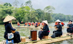 Phong tục tập quán độc đáo và hàng chục lễ hội đặc sắc của đồng bào dân tộc Tày, Dao, Cao Lan, Sán Dìu… trên địa bàn đã góp phần tạo nên những lợi thế trải nghiệm cho du khách.